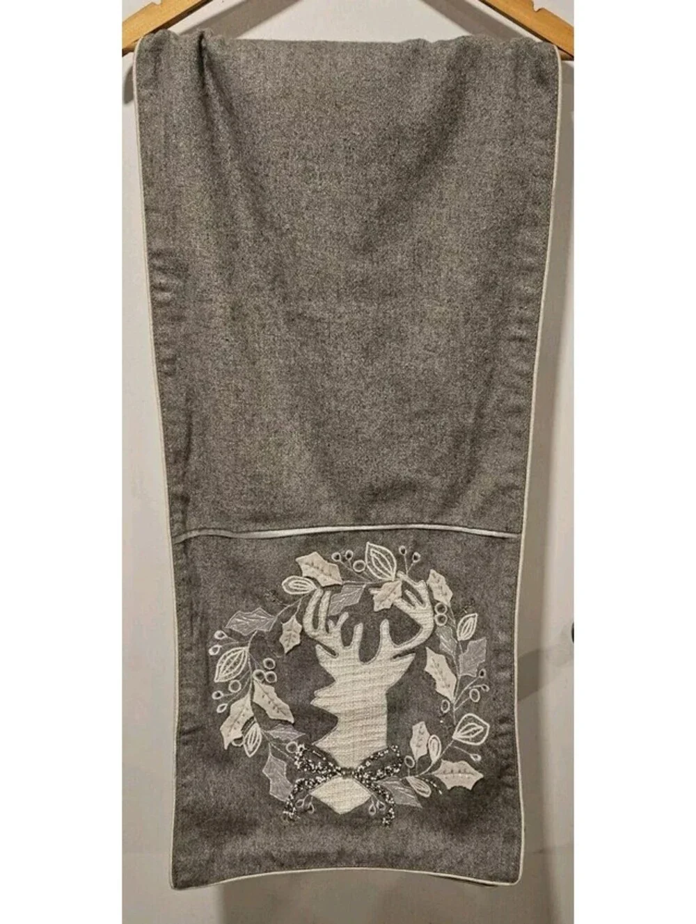 Ridgefield Home Reindeer Leaf 16 X 72 Table Runner Christmas Gray White Beaded